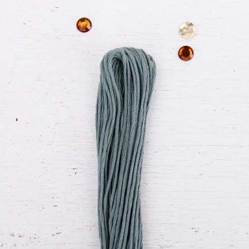 Vista 8 de 12 madejas ThreadArt Premium de hilo de bordar de algodón egipcio de fibra larga Gris antiguo 6 hilos divisibles de 8.75 yardas cada uno
