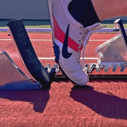 Vista 8 de Gill Athletics Pedales de aluminio fundido S2 Starting Block de 8 pulgadas de alto, diseñados para competiciones de alto nivel en pista y campo