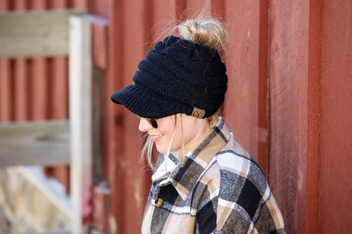 Vista 3 de Funky Junque - Gorro para mujer con ranura para cola de caballo
