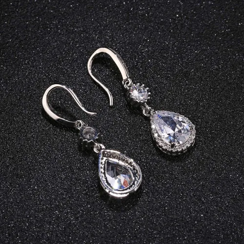 Vista 5 de Conjunto de joyería para boda, aretes de lagrima y collar con dije de circonio cúbico