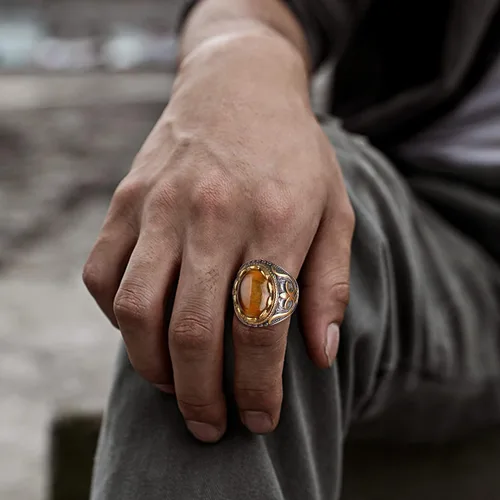 Vista 4 de Dochais Anillo retro grande de piedra de ojo de tigre para hombre, anillo vintage turquesa para hombre, anillo ovalado de acero inoxidable