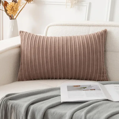 Vista 15 de UGASA - Fundas de almohada decorativas de terciopelo suave y sólidas de Navidad para sala de estar/sofá, 16 x 16 pulgadas, 2 unidades, color burdeos