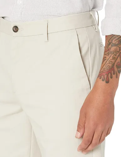 Vista 3 de Tienda Essentials Pantalón chino de corte clásico, resistente a las arrugas, sin pinzas, para hombre (disponible en tallas grandes y altas)
