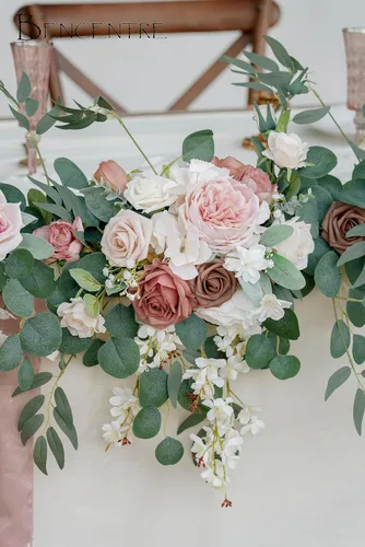 Vista 5 de Guirnalda de eucalipto artificial de 9 pies con flores, flores de arco de boda, centros de mesa de novios, decoración de mesa para cabecera, telón