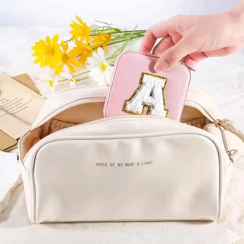 Vista 7 de URSKYTOUS Joyero de viaje con inicial, pequeño organizador de joyas, color rosa, portátil, personalizado, para adolescentes, niñas, mujeres, regalo