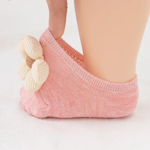 Vista 2 de Belsmi Calcetines antideslizantes para bebés y niñas, calcetines antideslizantes para el tobillo con estampado de flores de princesa, para verano