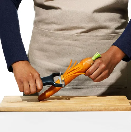 Vista 7 de OXO Good Grips Julienne Peeler