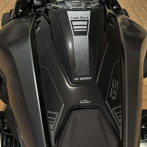 Vista 5 de Resin Bike Adhesivos 3D para motocicleta compatibles con BMW R 1250 GS 2021, triple negro, protección contra impactos y arañazos. Kit de calcomanías