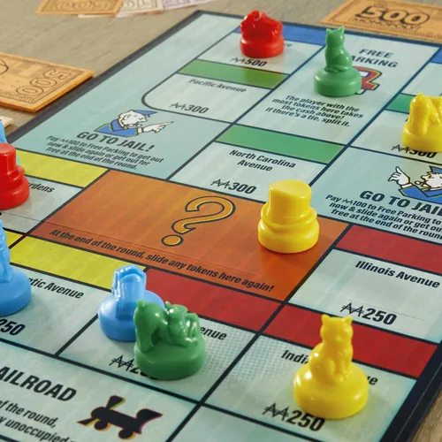Vista 9 de Monopoly Knockout - Juego de mesa 2-8 jugadores Promedio de 20 minutos Juegos de mesa rápidos para familias, niños, adolescentes y adultos A