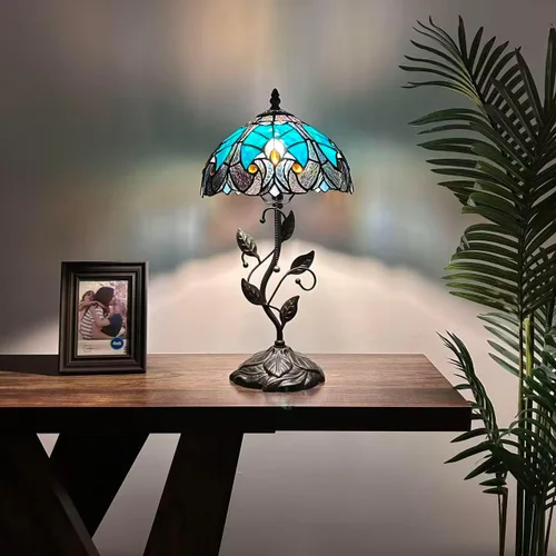 Vista 2 de Tiffany - Lámpara de mesa verde y marrón, hierro con hojas de metal, base de bronce, incluye bombilla LED, lámpara de enlace para sala de estar