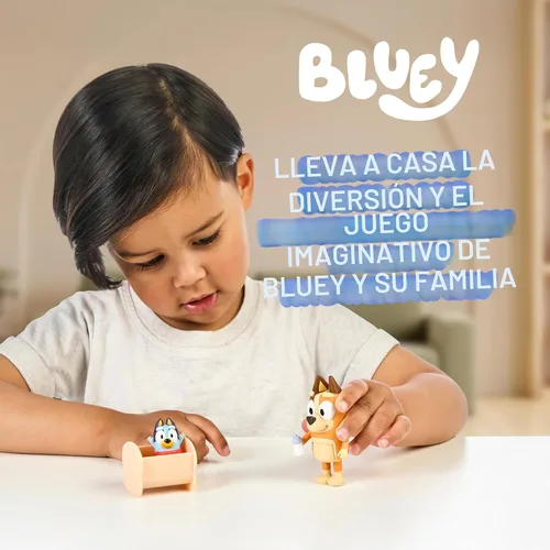 Vista 2 de Paquete de 2 figuras articuladas de juguete de carreras de Bluey Baby, juguetes de personajes con Chilli y bebé en cuna accesorio, figuras de acción