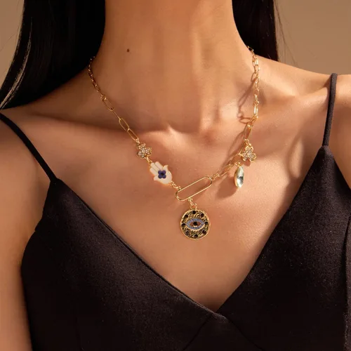 Vista 3 de HUASAI Collar Grueso de Oro para Mujer Collar con Dijes Collar Delicado de Cadena Eslabón de Oro Collares con Dijes de Corazón Estrella Lazo Concha