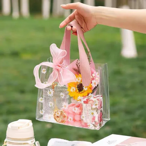 Vista 5 de YMASELA Bolsa de regalo transparente con asas (9.8 x 9.1 x 5.5 pulgadas, 2 unidades) bolsa de embalaje de regalo impermeable de plástico resistente