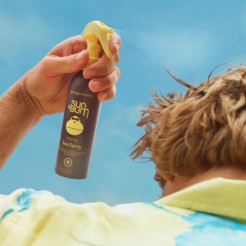 Vista 6 de Sun Bum Sea Spray Spray de sal marina texturizante y voluminizadora Protección UV con un acabado mate Fijación media Para todo