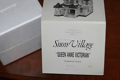 Vista 2 de Dept 56 La reina original del pueblo de las nieves Anne Victorian