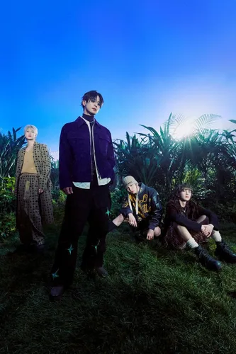 Vista 7 de SHINee HARD 8º álbum Digipack versión aleatoria CD+1p póster plegado en paquete+28p PhotoBook+1p PhotoCard+seguimiento sellado