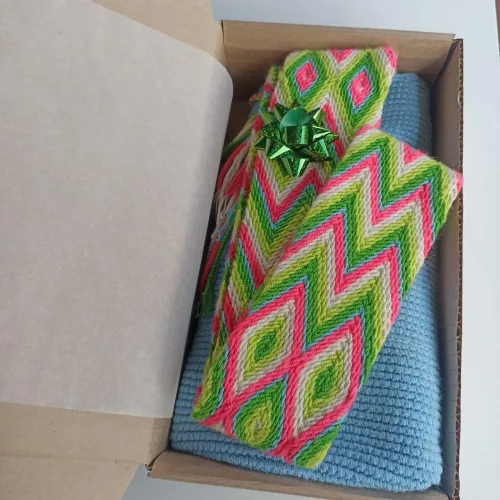 Vista 6 de Bolso Wayuu grande hecho a mano, mochila colombiana wayuu. Antigua y preciosa obra de arte realizada por indígenas. Bolso bandolera o bandolera