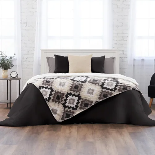 Vista 11 de Northwest Ashford Home - Manta acogedora de seda acanalada con sherpa Lynwood Botanical de 50 x 60 pulgadas