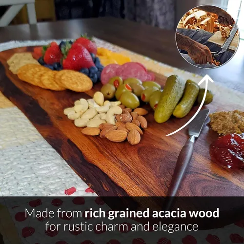 Vista 2 de Tabla de embutidos de acacia con borde vivo natural y mango redondo, tabla de queso de madera, tabla decorativa de madera para servir y cortar