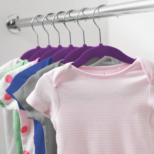 Vista 6 de Casafield 50 Perchas de Terciopelo para Bebé - Tamaño de 11" para Ropa de Bebés y Niños Pequeños - Morado