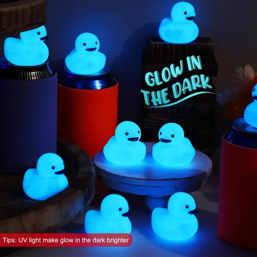 Vista 4 de Tradder 50 patos de goma que brillan en la oscuridad de 2 pulgadas que brillan en la oscuridad, flotador de goma para verano, para piscina, baño