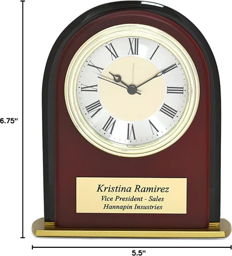 Vista 3 de Executive Gift Shoppe Reloj despertador de escritorio de caoba personalizado arqueado con grabado personalizado