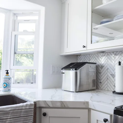 Vista 7 de Luma Clear Cube Ice Maker Máquina Portátil de Hielo para Encimera Primeros Cubos en 15 Minutos, 40 Libras de Hielo en 24 Horas Diseño de Acero