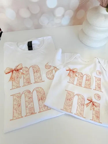 Vista 2 de Mommy and Me Boho Lace Coquette Bow - Camisetas de algodón suave para mamá y mini - Lindas camisetas de madre e hijo para fotos familiares, baby
