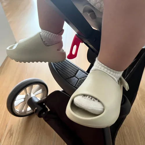 Vista 7 de ZVC Sandalias de verano para niños y niñas, sandalias de playa con correa de velcro, antideslizantes, para el agua, para interiores y exteriores