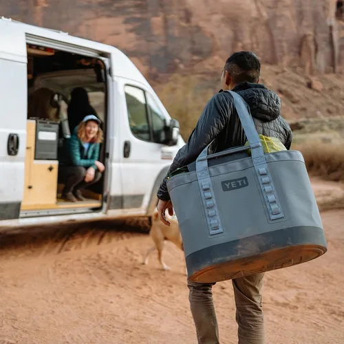 Vista 8 de YETI Camino 50 Carryall con divisores internos, utilidad multiusos, bolsa de mano para barco y playa, duradera, impermeable