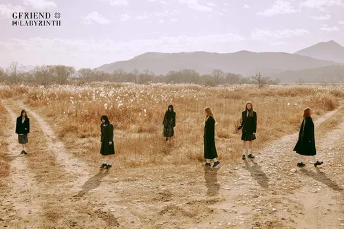 Vista 4 de Gfriend 8º Mini álbum de Laberinto Versión Aleatoria CD+60p PhotoBook+16p Mini Book+1p Pop Up Card+1p Photo Film+2p Selfie Phohto Card+Seguimiento