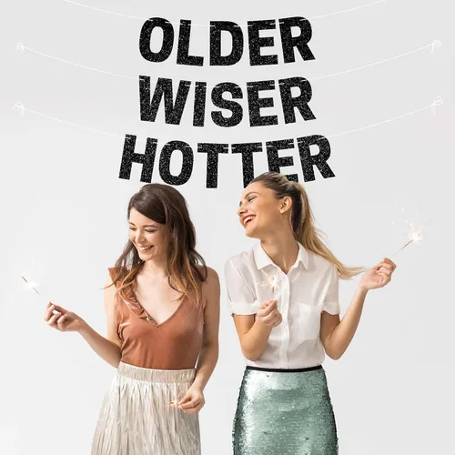 Vista 9 de Cartel preencordado de Older Wiser Hotter - No DIY - Cartel negro para fiesta de feliz cumpleaños con purpurina - Guirnalda preencordada en hebras