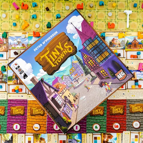 Vista 4 de AEG Tiny Towns Juego de mesa de estrategia abstracta galardonado Planifica y construye una ciudad próspera Puzzly City Building 1-6