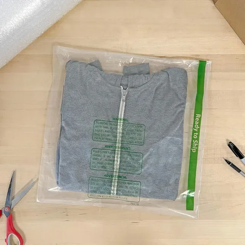 Vista 4 de Plymor Bolsas de polietileno con cinta adhesiva permanente y advertencia de asfixia, listas para enviar de 16 x 16 pulgadas (paquete de 125)