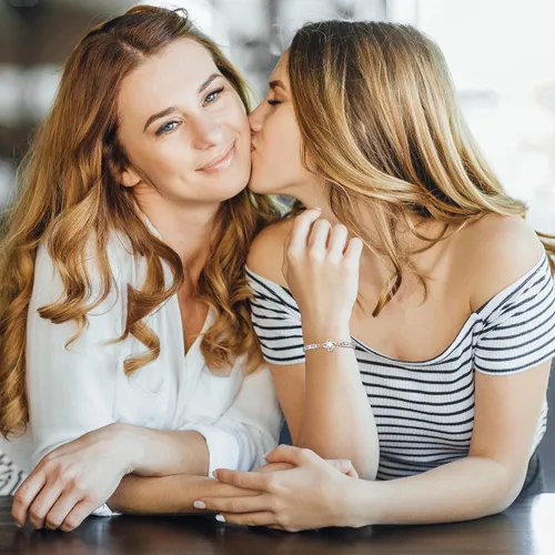 Vista 2 de JOGDIAM Regalos de joyería para mujeres con tarjeta de mensaje de regalo, regalos para mamáabuelahijahermana, pulsera grabada con nudo de amor