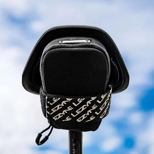 Vista 5 de LEZYNE Road Caddy - Bolsa compacta para sillín de bicicleta, ligera, duradera, de nailon, con accesorio de velcro, apertura de cubierta y detalles