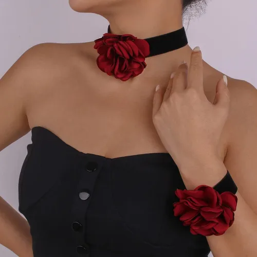 Vista 3 de Bounzhi Gargantilla de terciopelo con rosas góticas, collar negro, collar de muñeca y flores, elegante para mujer