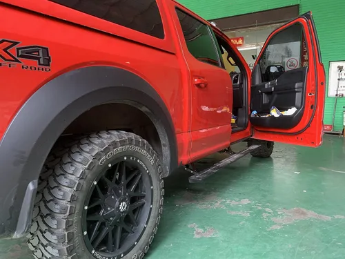 Vista 2 de Estribo eléctrico eléctrico desplegable, escalón lateral para Ford F150 2014-2023