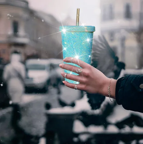 Vista 2 de Tazas de café helado con purpurina de diamante, taza de agua azul brillante con tapa y popote para agua para mujer y niña, 2