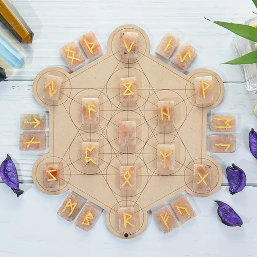 Vista 5 de Crocon Runas de piedras preciosas con forma rectangular de piedra solar con alfabeto de Futhark de élder grabado, juego de 25 runas de cristal