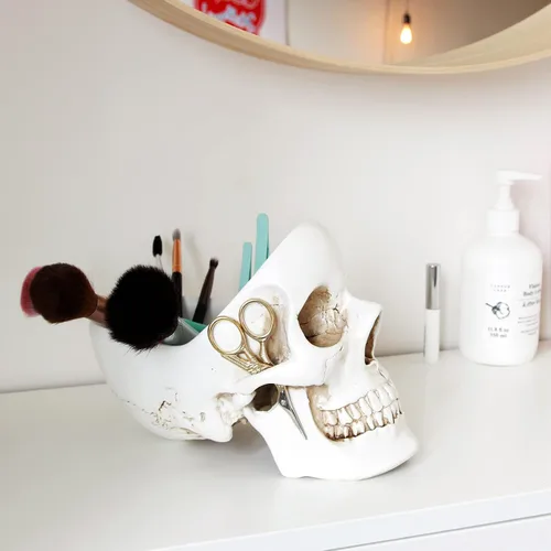 Vista 3 de Suck UK Organizador de joyas de calavera y cuenco para llaves plato gótico o organizador de escritorio soporte de pulsera de cerámica y soporte