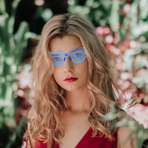 Vista 6 de AEAHALY Lentes de sol con forma de corazón blanco, verde, azul, morado, rosa, rojo, para mujer, con forma de corazón, a granel, para fiestas