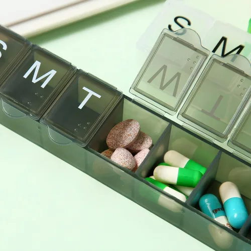 Vista 2 de Paquete de 2 pastilleros semanales (7 días), pastilleros de 7 días, pastillero diario de viaje, organizador de medicamentos portátil y planificador