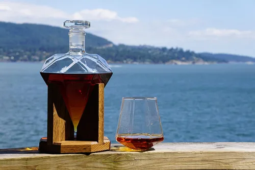 Vista 4 de Juego de decantadores de whisky con 4 vasos – Decantadores de diamantes de regalo para recién casados para alcohol, ron, bourbon, whisky, decantador