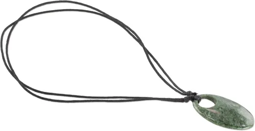 Vista 2 de NOVICA Collar con colgante de jade de plata de ley 925 hecha a mano ajustable de Guatemala de algodón verde 'Maya elipse', Algodón, No es una piedra