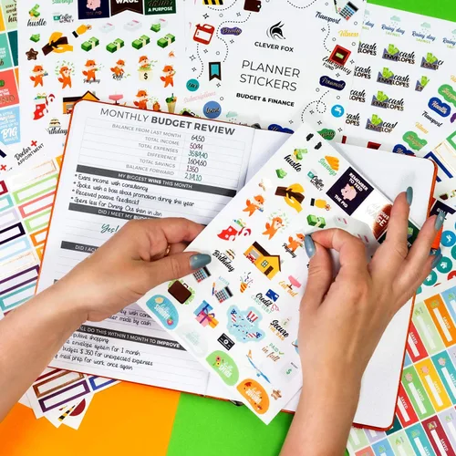 Vista 3 de Stickers de presupuesto de Clever Fox - Juego de 18 hojas con más de 1030 stickers únicos para tu planificador mensual, semanal y diario