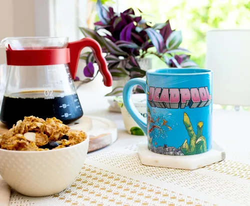 Vista 5 de Deadpool Marvel Comics Best Mug Ever - Taza de café sin BPA para expreso, té, cacao, capacidad para 14 onzas