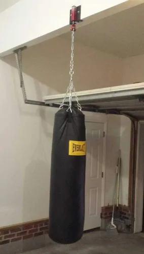 Vista 5 de Firstlaw Fitness Joist Mount 200 - Colgador pesado para saco de boxeo - para bolsas pesadas de 120 libras a 200 libras - Fabricado en los Estados