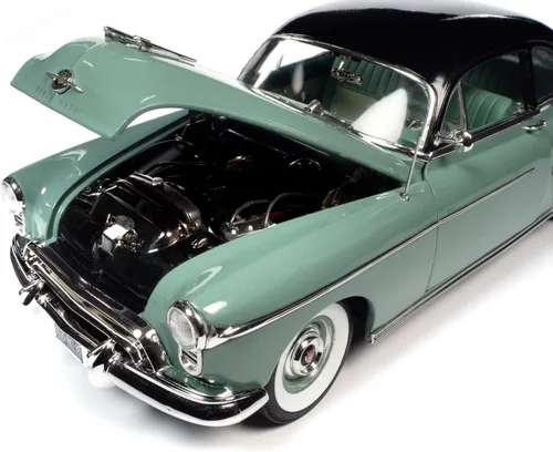 Vista 3 de American Muscle 1950 Olds 88 Holiday Coupe 1:18 Kit de modelo fundido a troquel