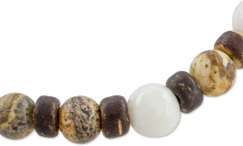 Vista 3 de NOVICA Pulsera elástica hecha a mano con cuentas de jade de jaspe de concha de coco de Guatemala piedra natal verde 6.5 pulgadas de círculo